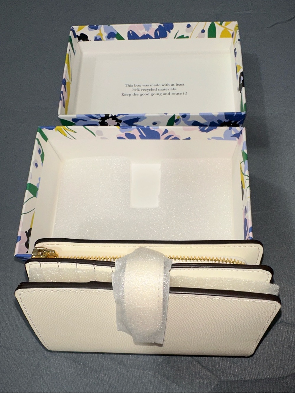 Kate Spade Boxed Madison Perforated Médium Bifold Wallet - Picture 3 of 7